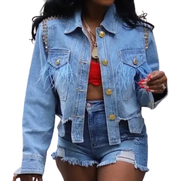 Ladyloom™ - Cropped Distressed Denimjacke mit Federn und Nieten